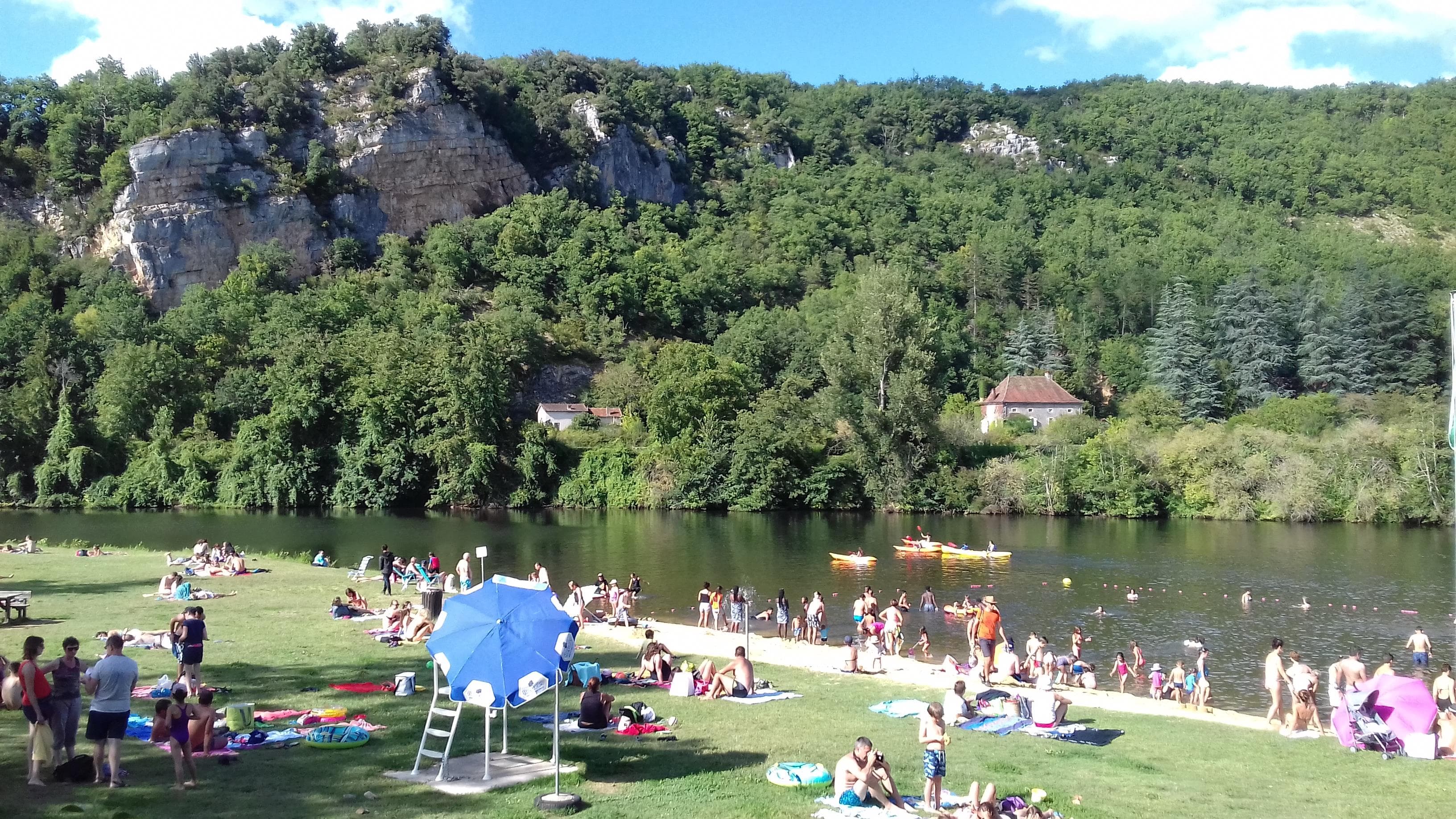 A scenery from Flower Camping LA PLAGE à St Cirq Lapopie