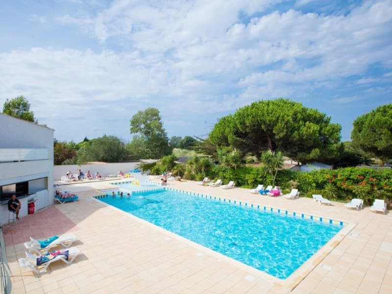 A scenery from Flower Camping Le Rochelongue