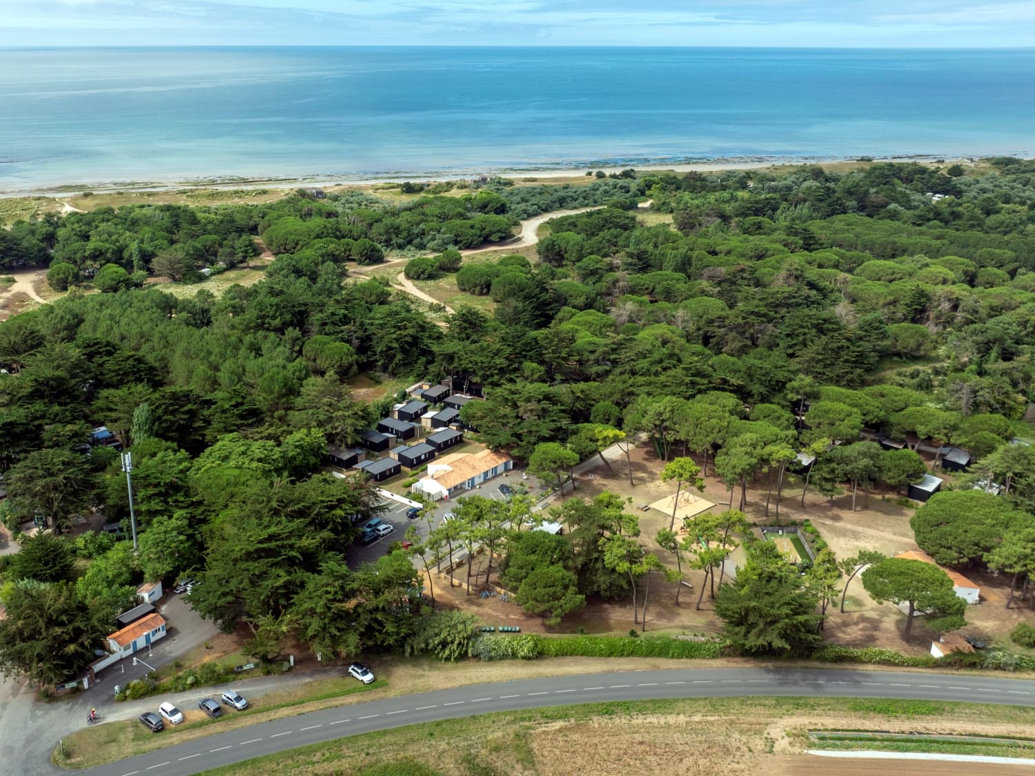 A scenery from Flower Camping Tamarins Plage