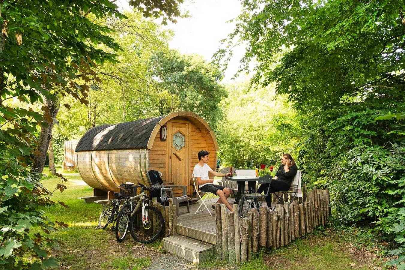 A scenery from Flower Camping Du Canal