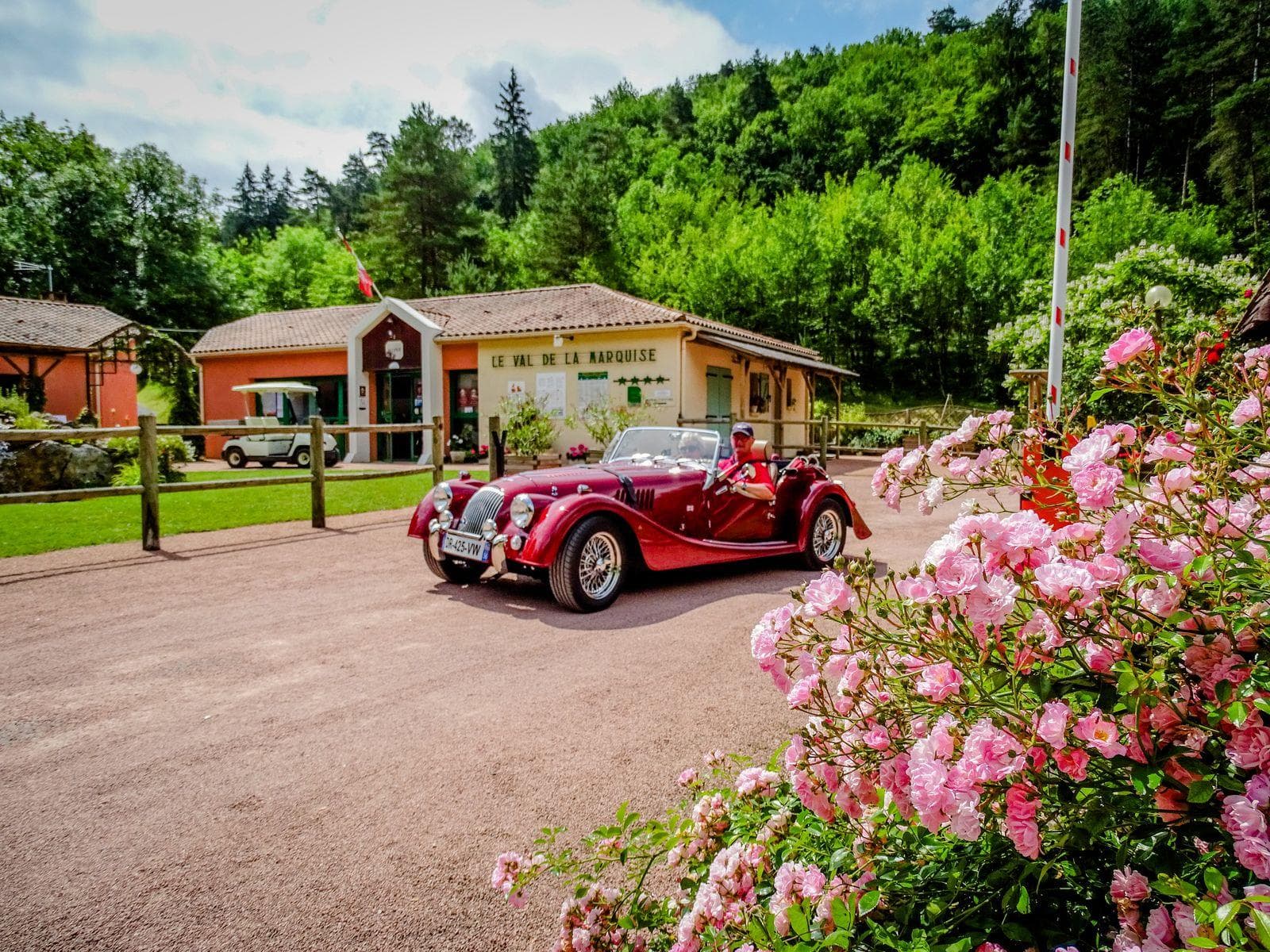 A scenery from Flower Camping Le Val de la Marquise