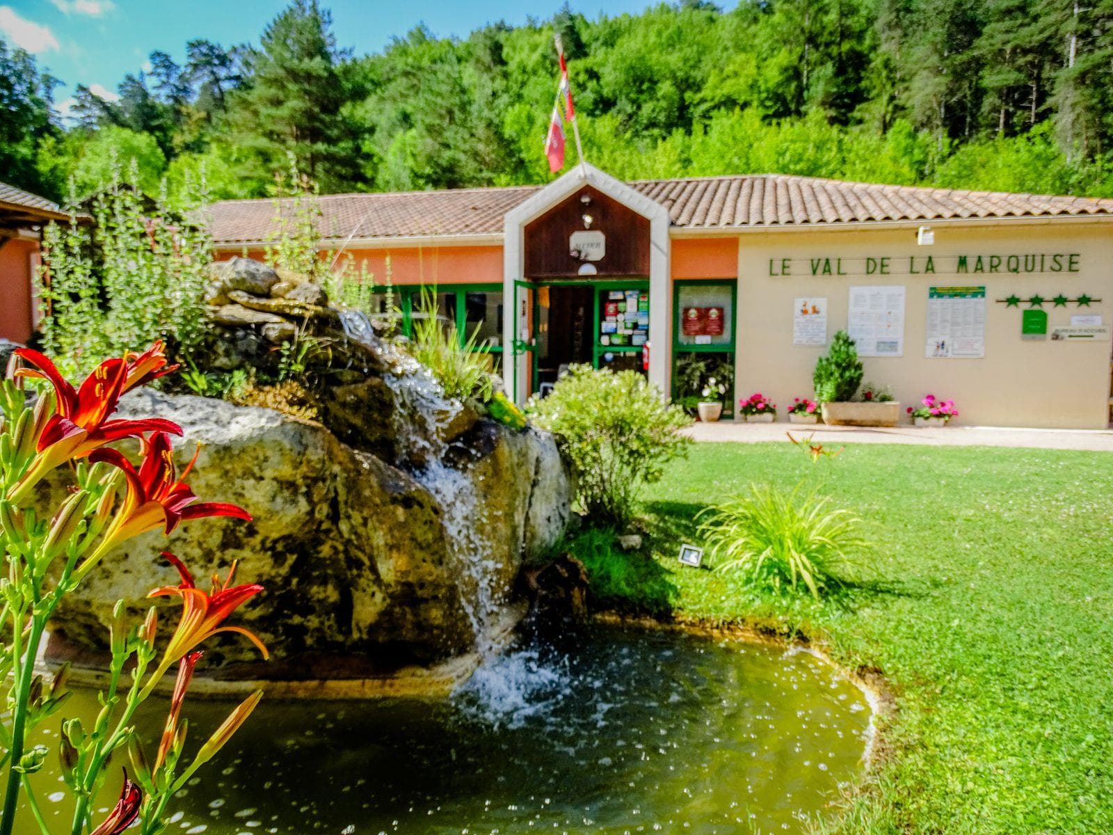 A scenery from Flower Camping Le Val de la Marquise