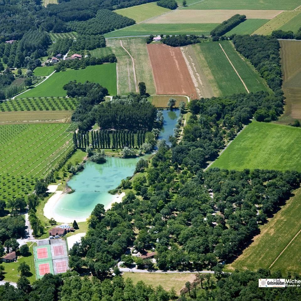 A scenery from Flower Camping Lac du Marandan