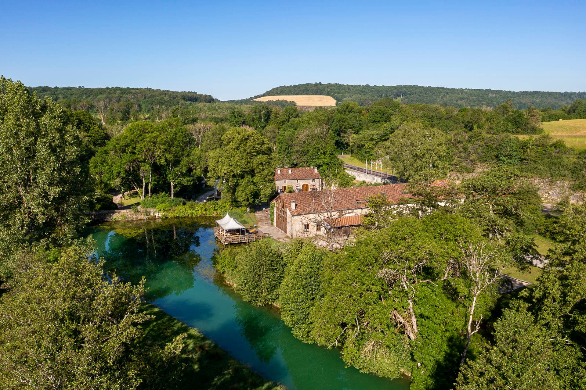 A scenery from Clico Chic - La Forge de Sainte Marie