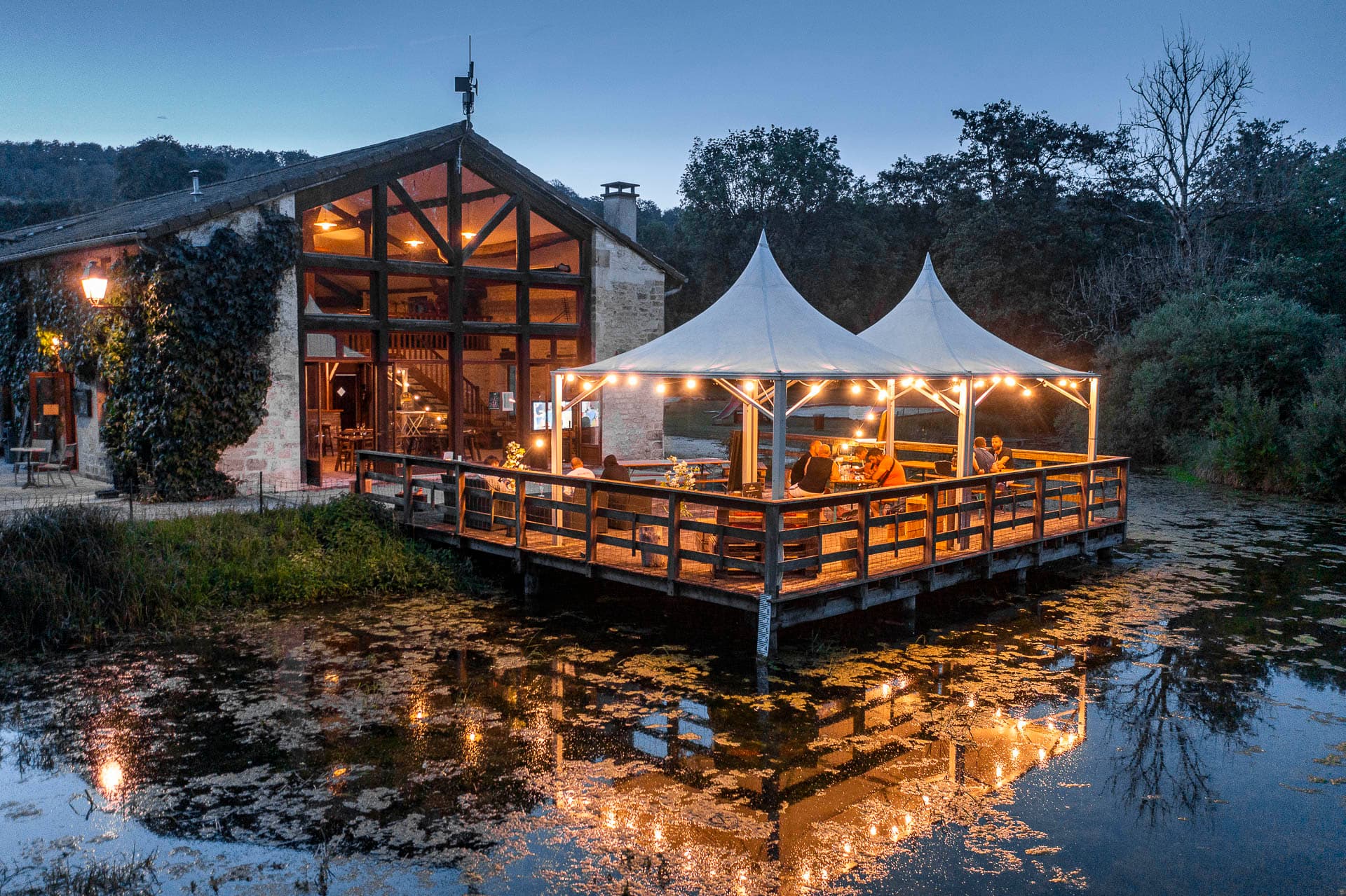 A scenery from Clico Chic - La Forge de Sainte Marie