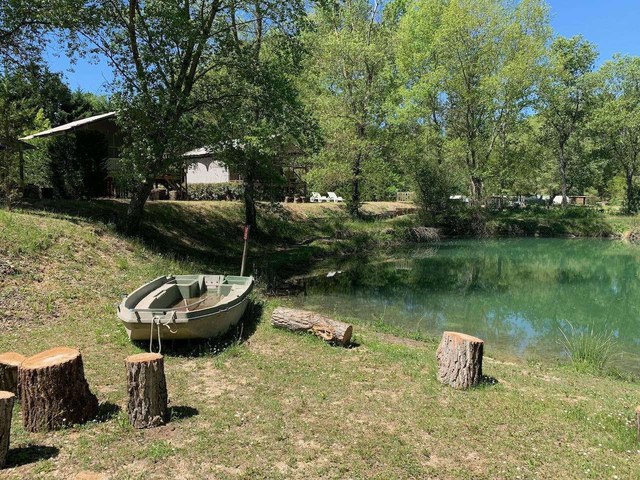 A scenery from Flower Camping La Rivière