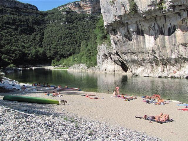 A scenery from La Plage des Templiers