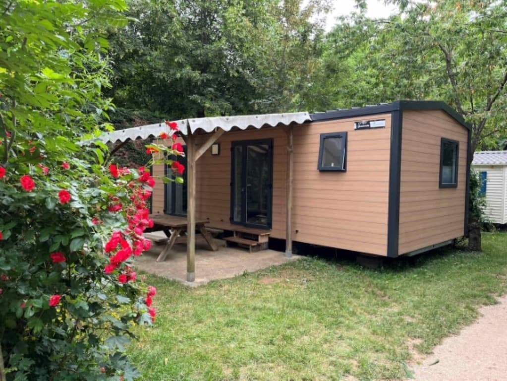 A scenery from Camping Les CERISIERS - Hôtel le Vallon