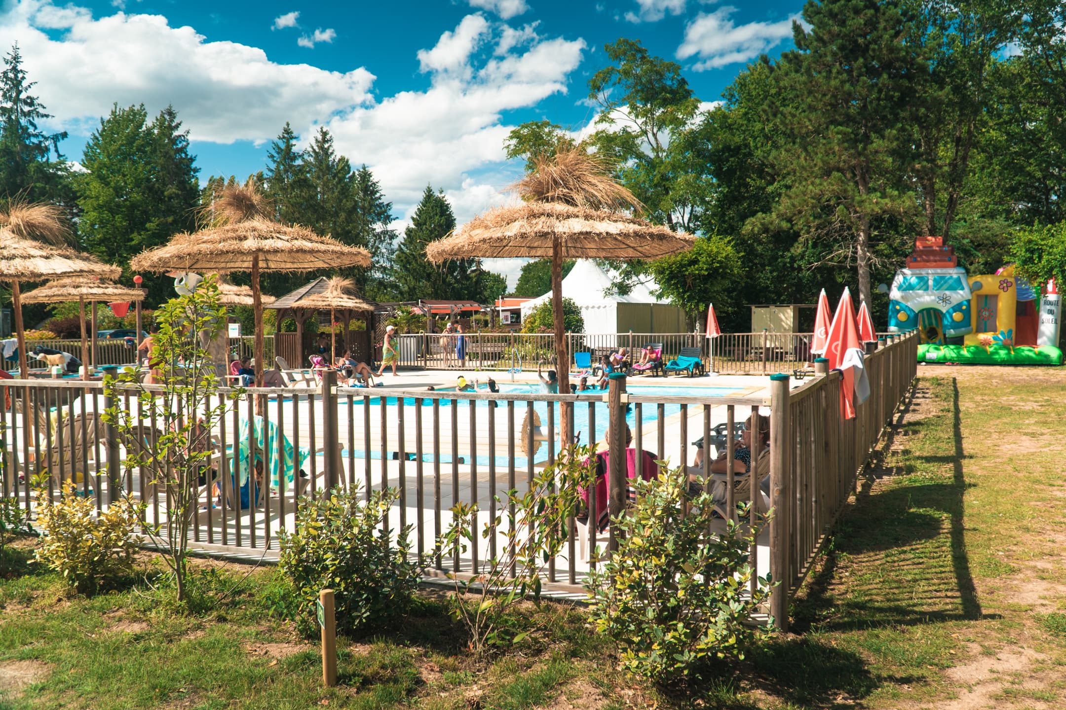 A scenery from Flower Camping Le Jardin de Sully