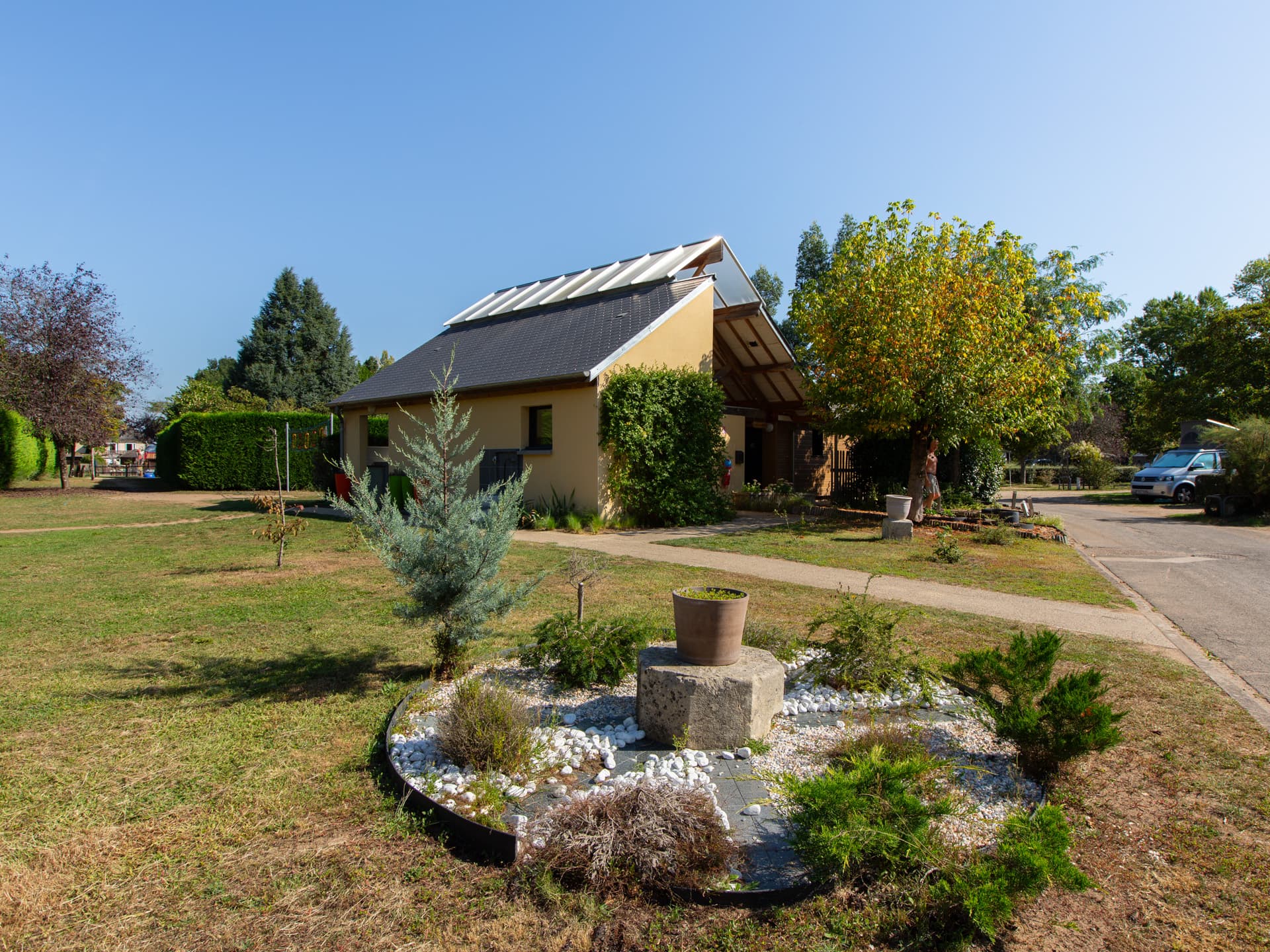 A scenery from Flower Camping Le Jardin de Sully