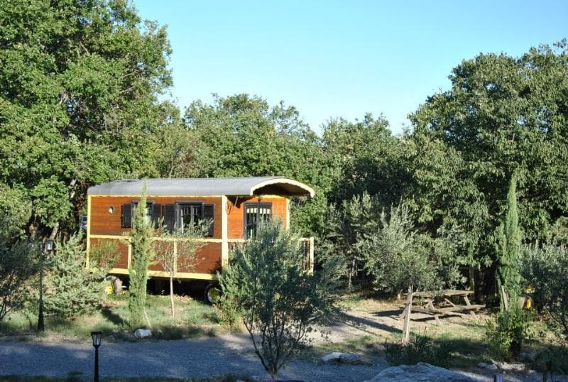 A scenery from Roulottes et Cabanes de Saint Cerice