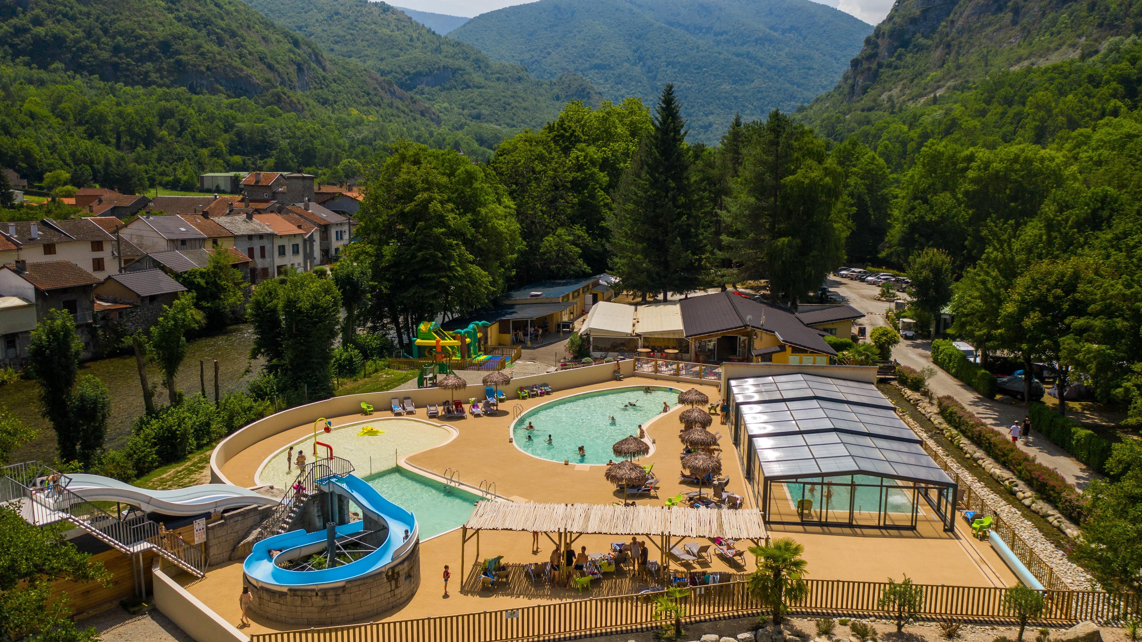 A scenery from Camping des Grottes****