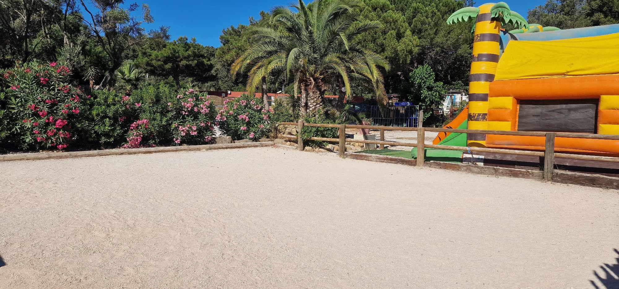 A scenery from Flower Camping Orly d'Azur