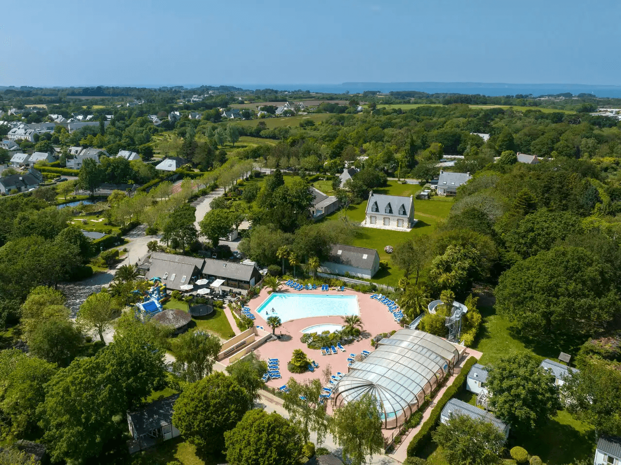 A scenery from Clico Chic - La Baie de Douarnenez