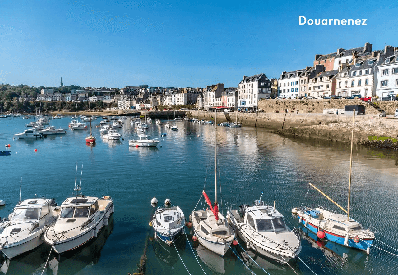 A scenery from Clico Chic - La Baie de Douarnenez