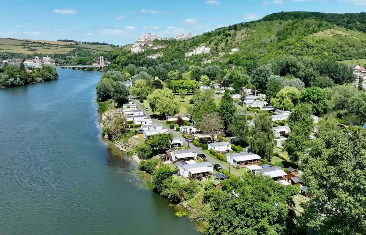 A scenery from Flower Camping l'Ile des Trois Rois