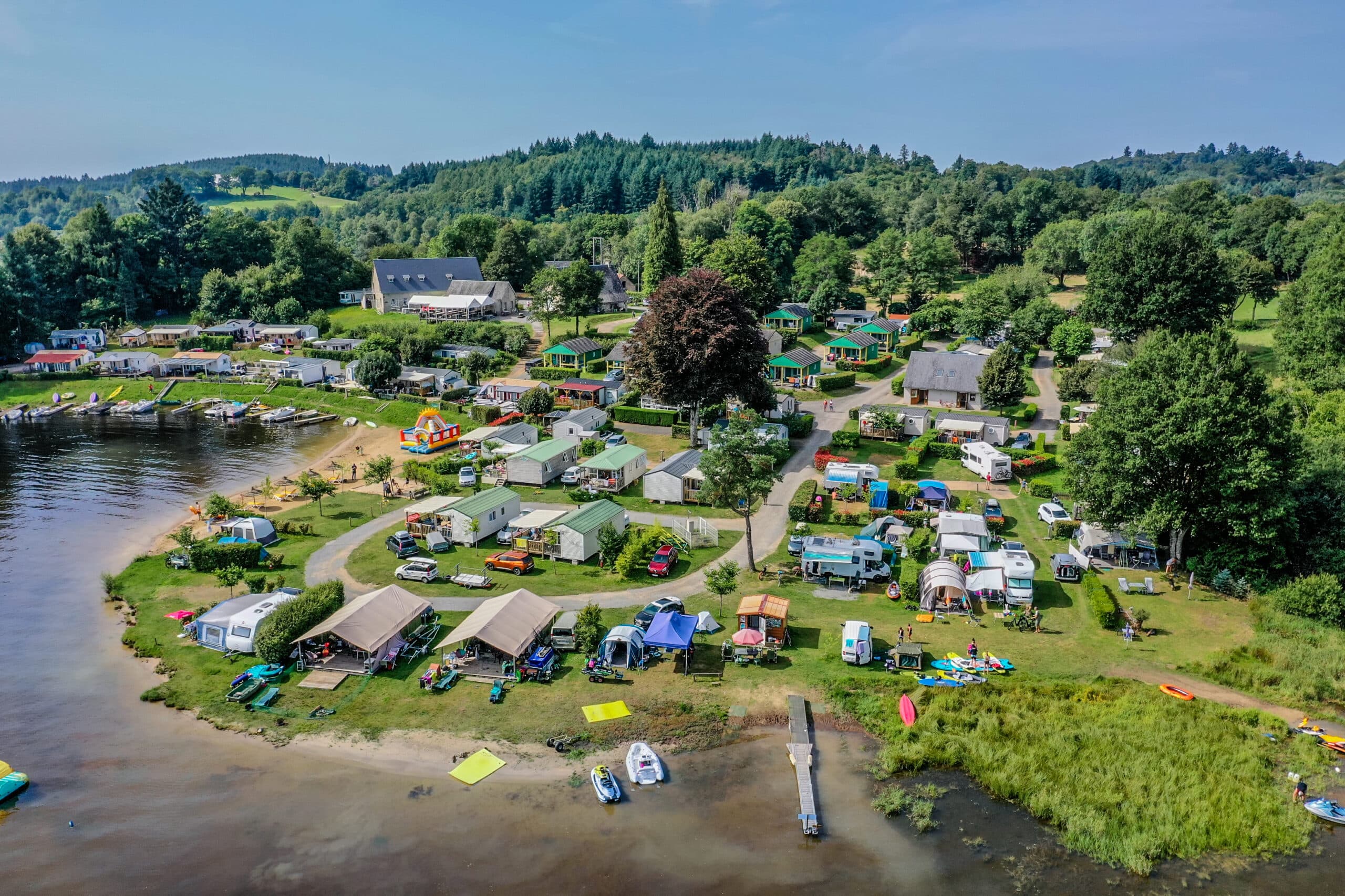 A scenery from Flower Camping Le Port de Neuvic