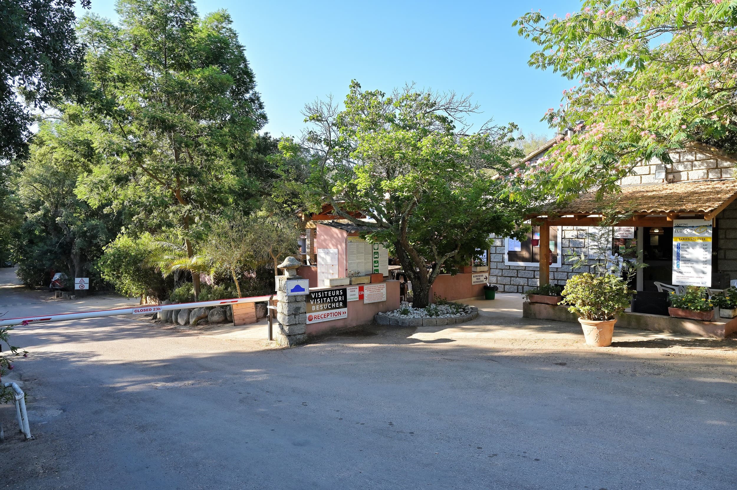 A scenery from Les Ilots d'Or