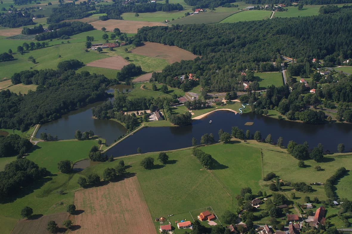 A scenery from Flower Camping L'Air du Lac