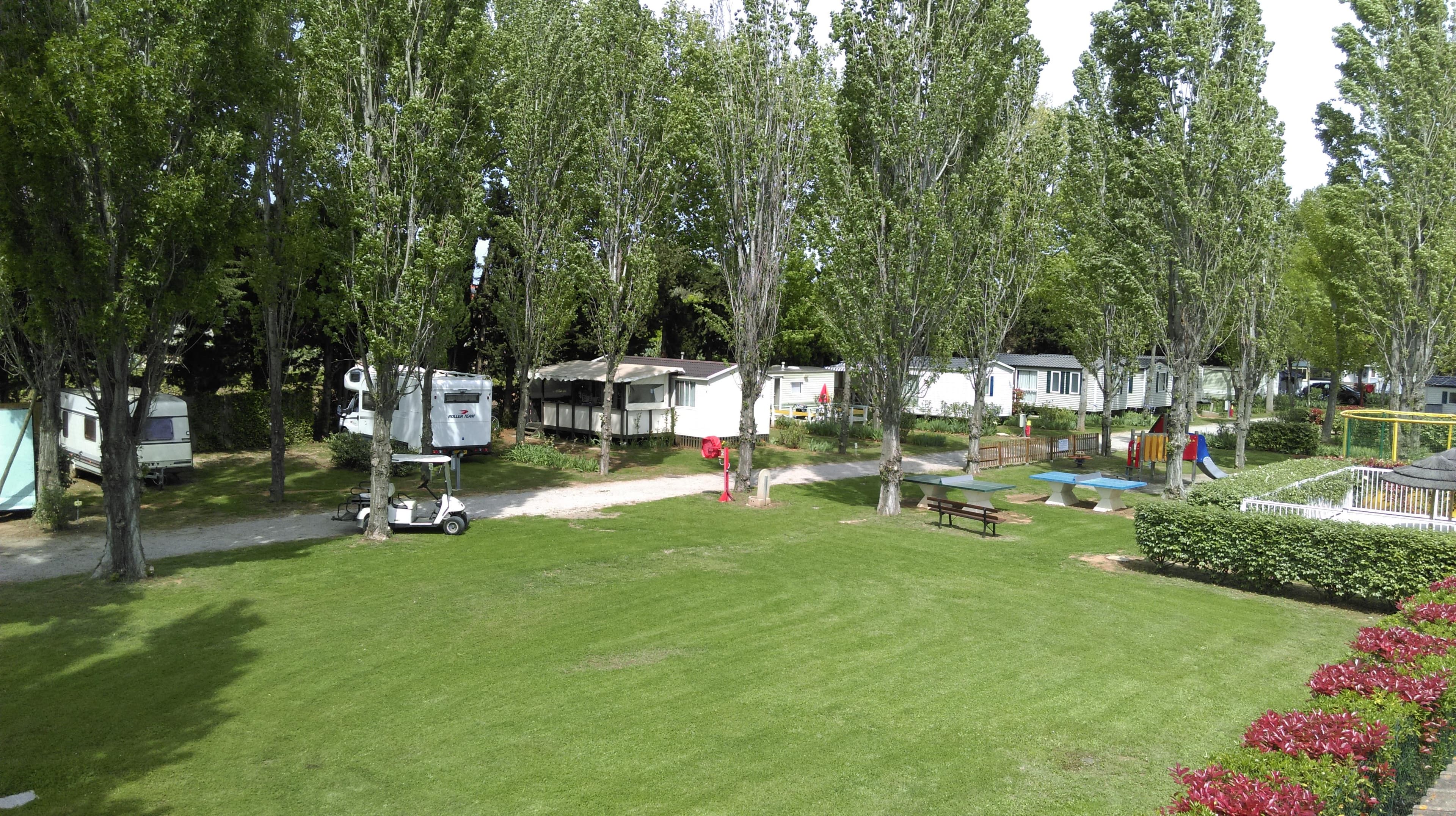 A scenery from Flower Camping Le Fou du Roi