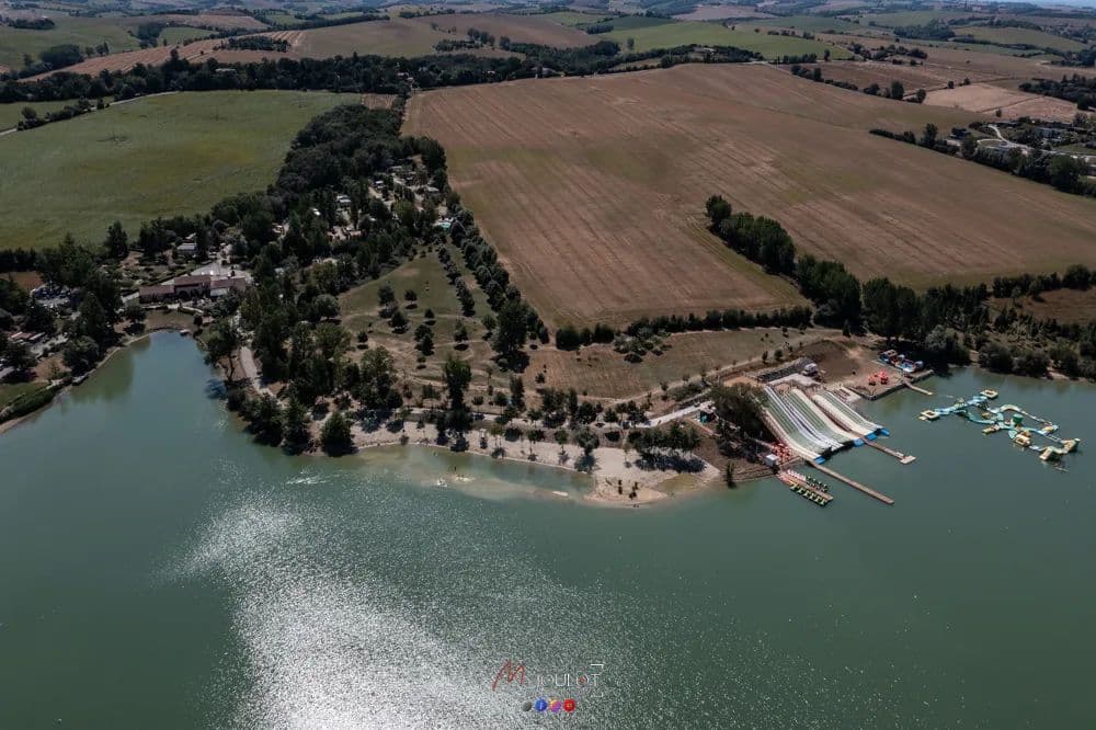 A scenery from Flower Camping Du Lac De Thésauque