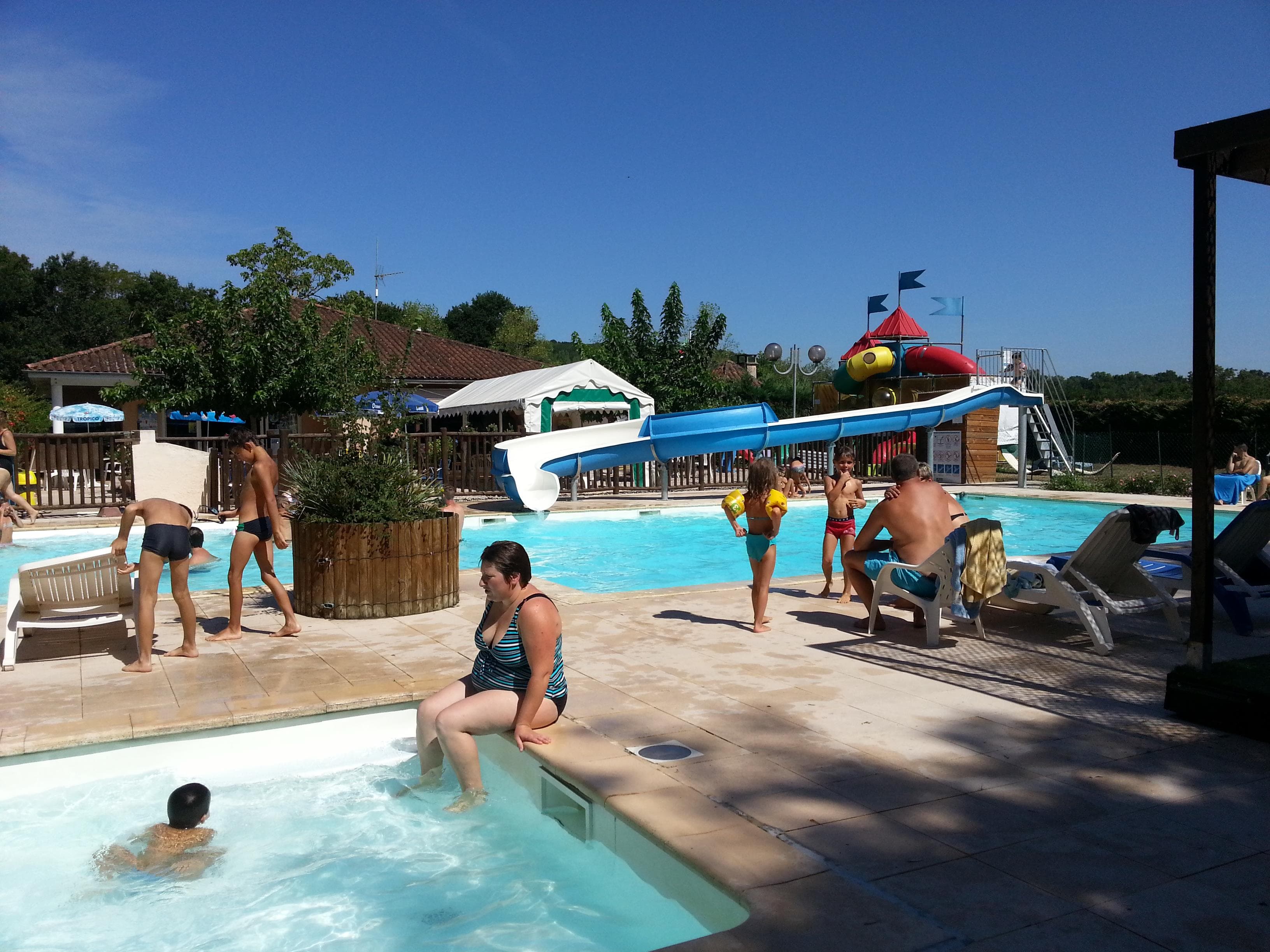A scenery from Camping LES CHALETS SUR LA DORDOGNE