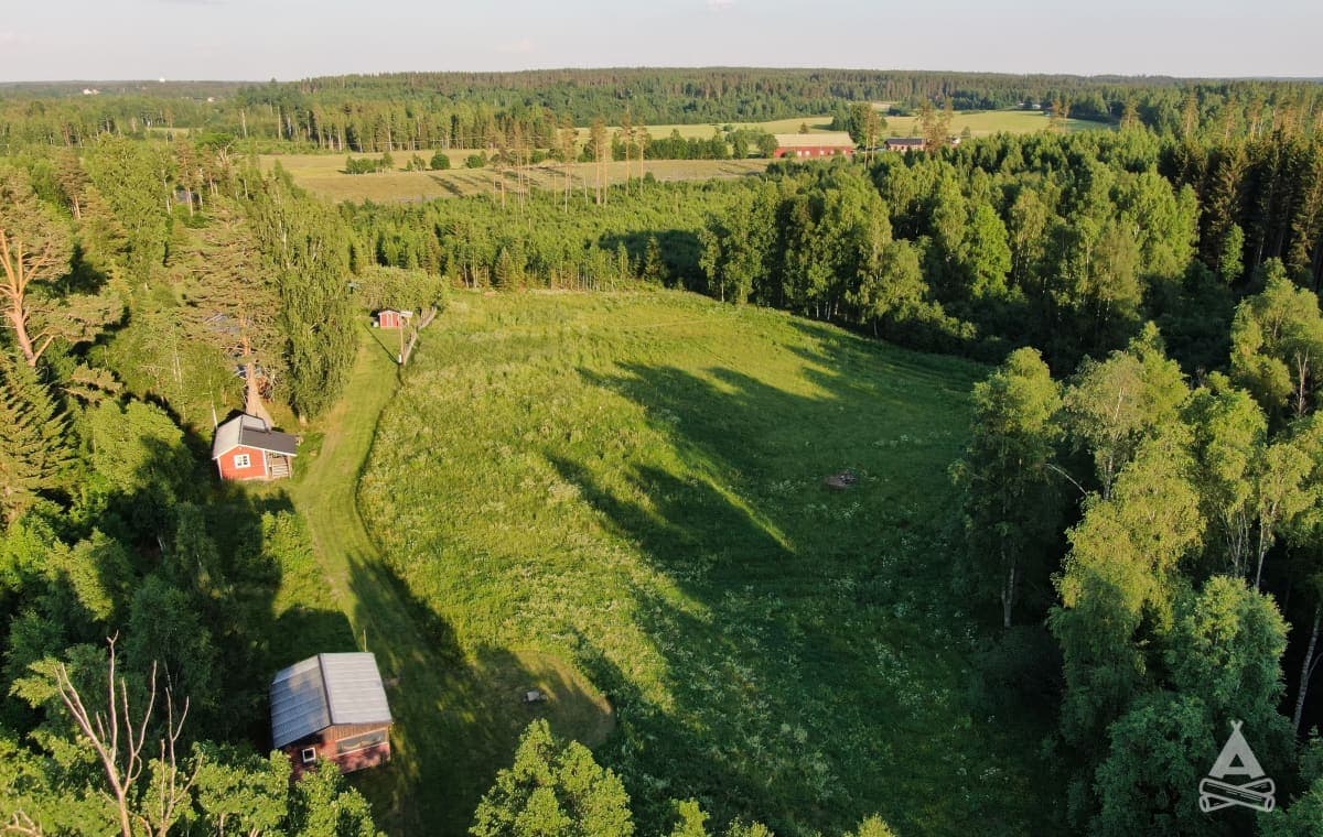 A scenery from Gullsjövägen - gård i skogen